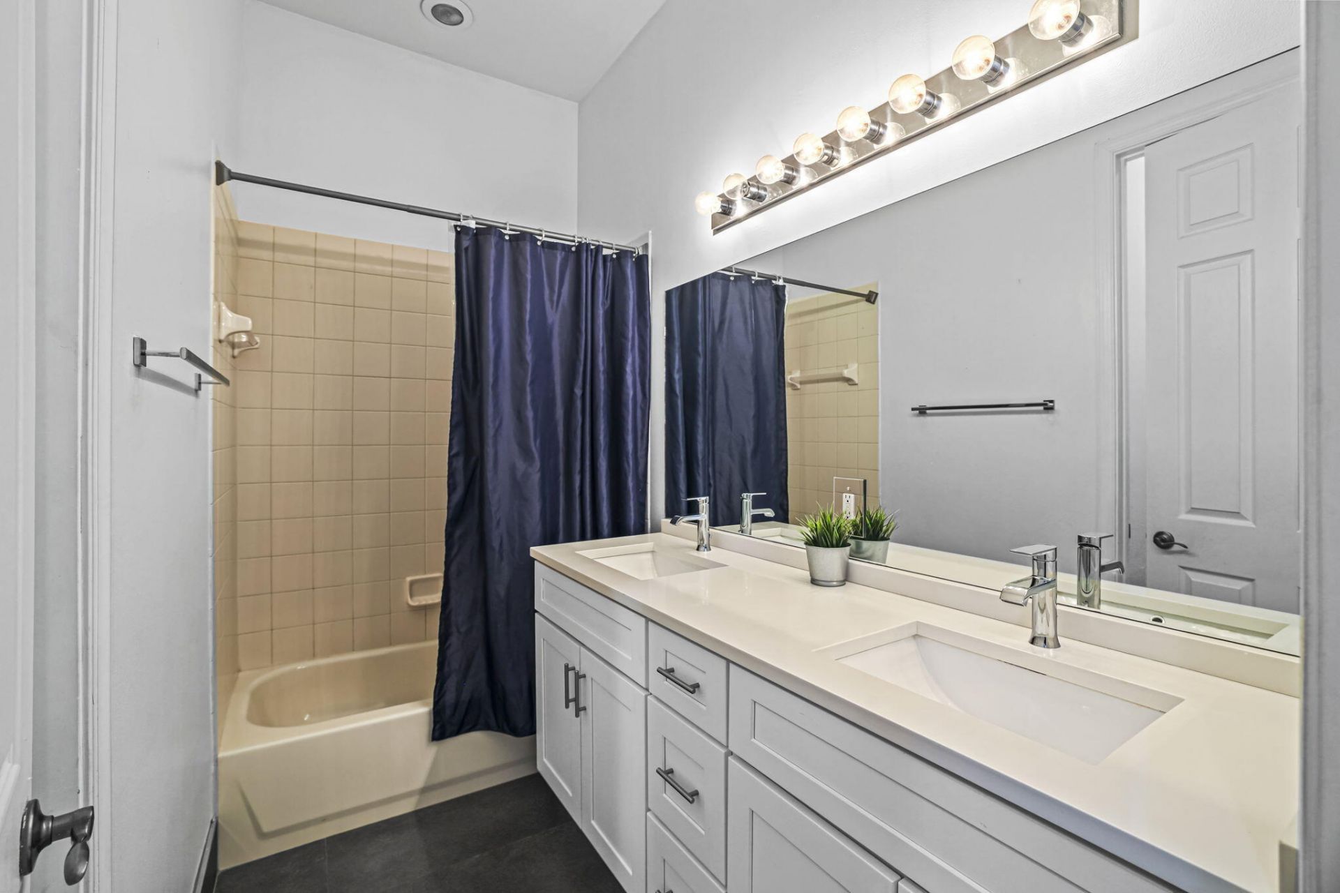 455 Cresta Circle, West Palm Beach, FL 33413 Photo