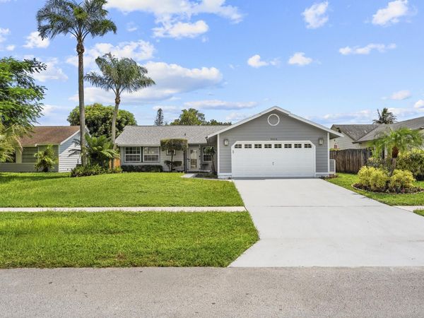 5016 El Claro Circle, West Palm Beach, FL 33415