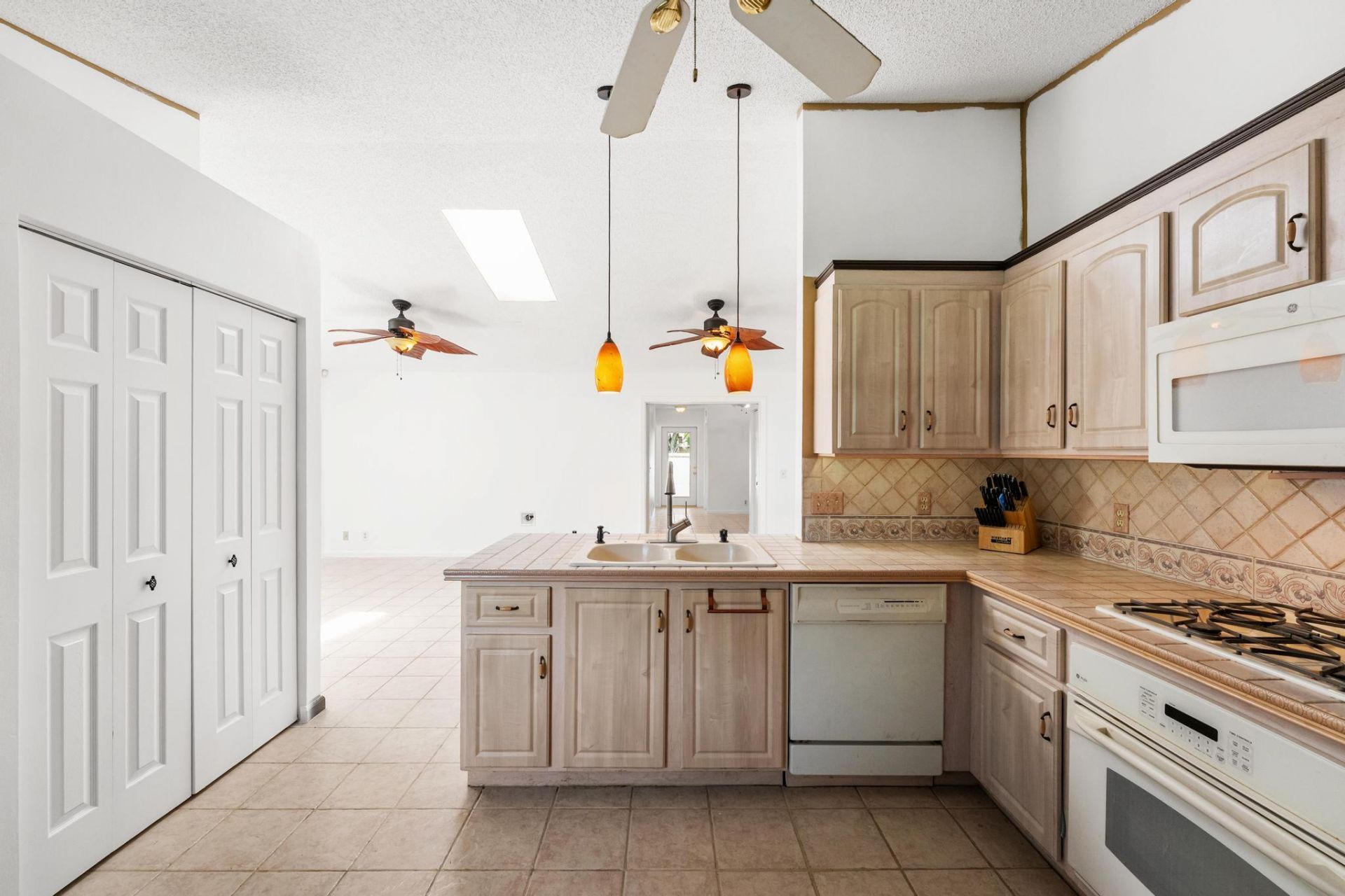 5016 El Claro Circle, West Palm Beach, FL 33415 Photo