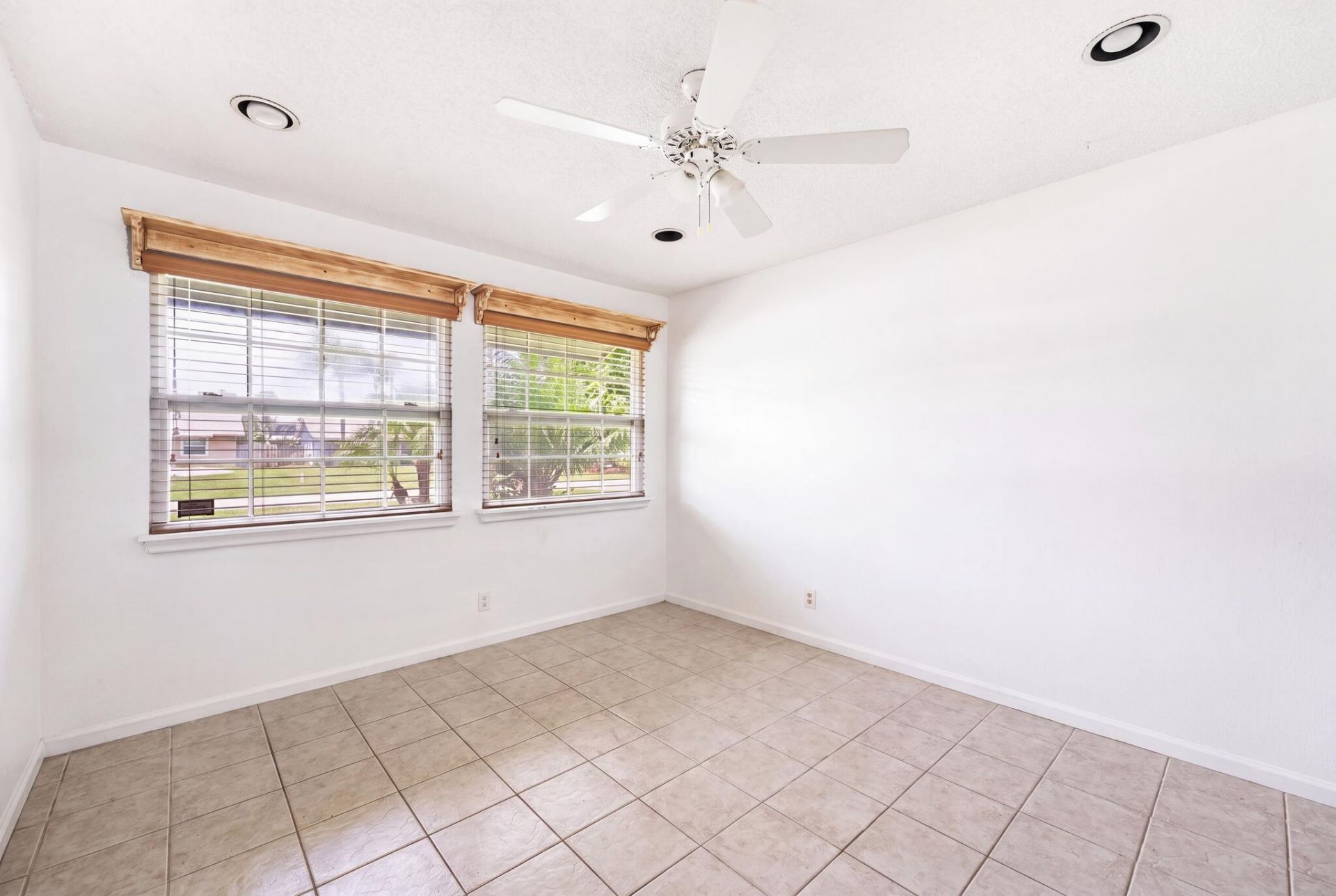 5016 El Claro Circle, West Palm Beach, FL 33415 Photo