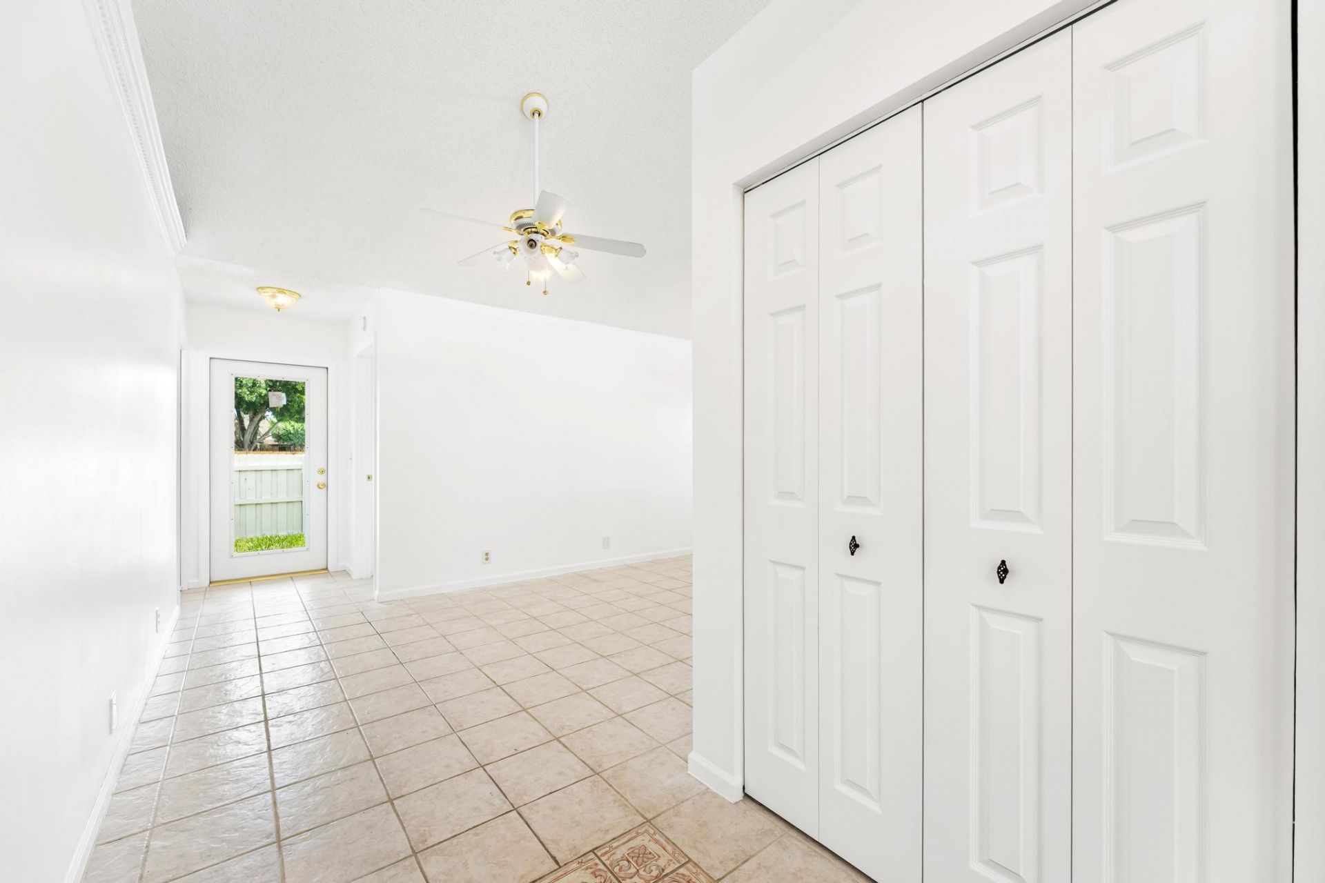 5016 El Claro Circle, West Palm Beach, FL 33415 Photo