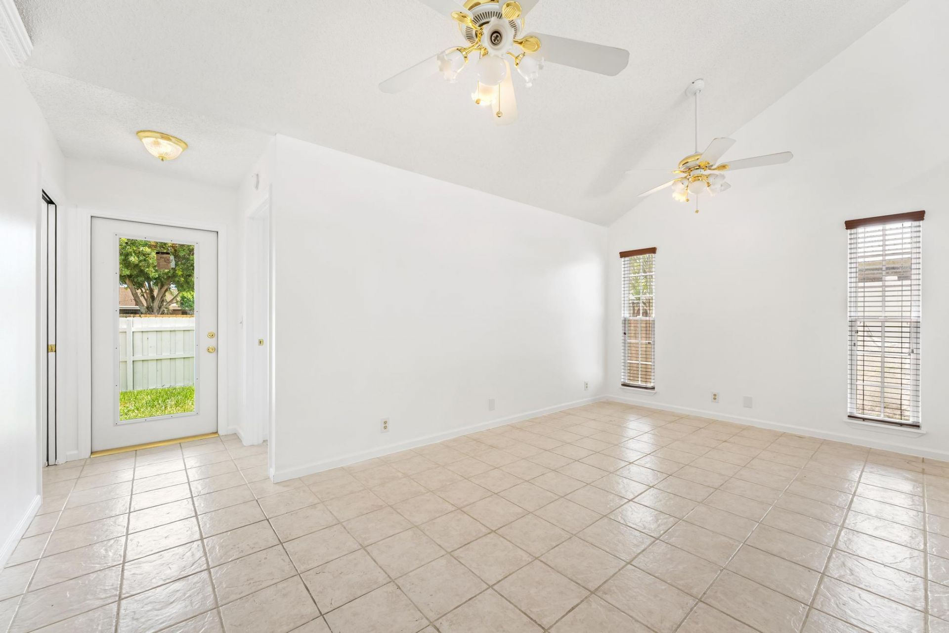 5016 El Claro Circle, West Palm Beach, FL 33415 Photo