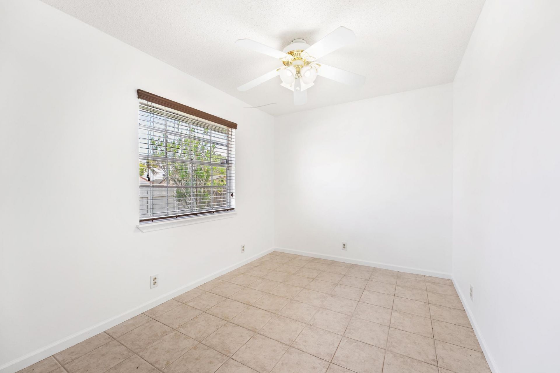 5016 El Claro Circle, West Palm Beach, FL 33415 Photo