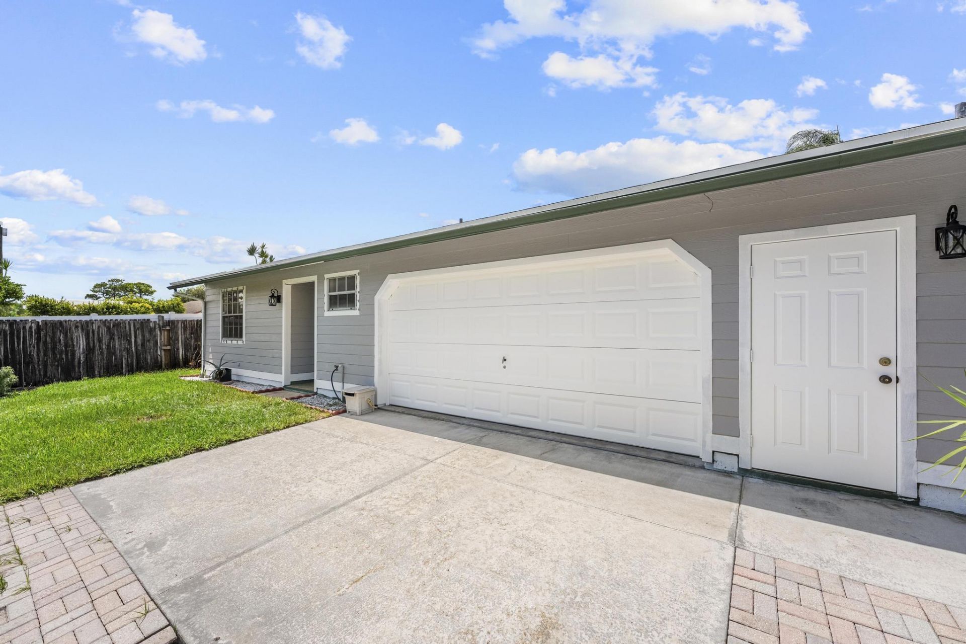 5016 El Claro Circle, West Palm Beach, FL 33415 Photo