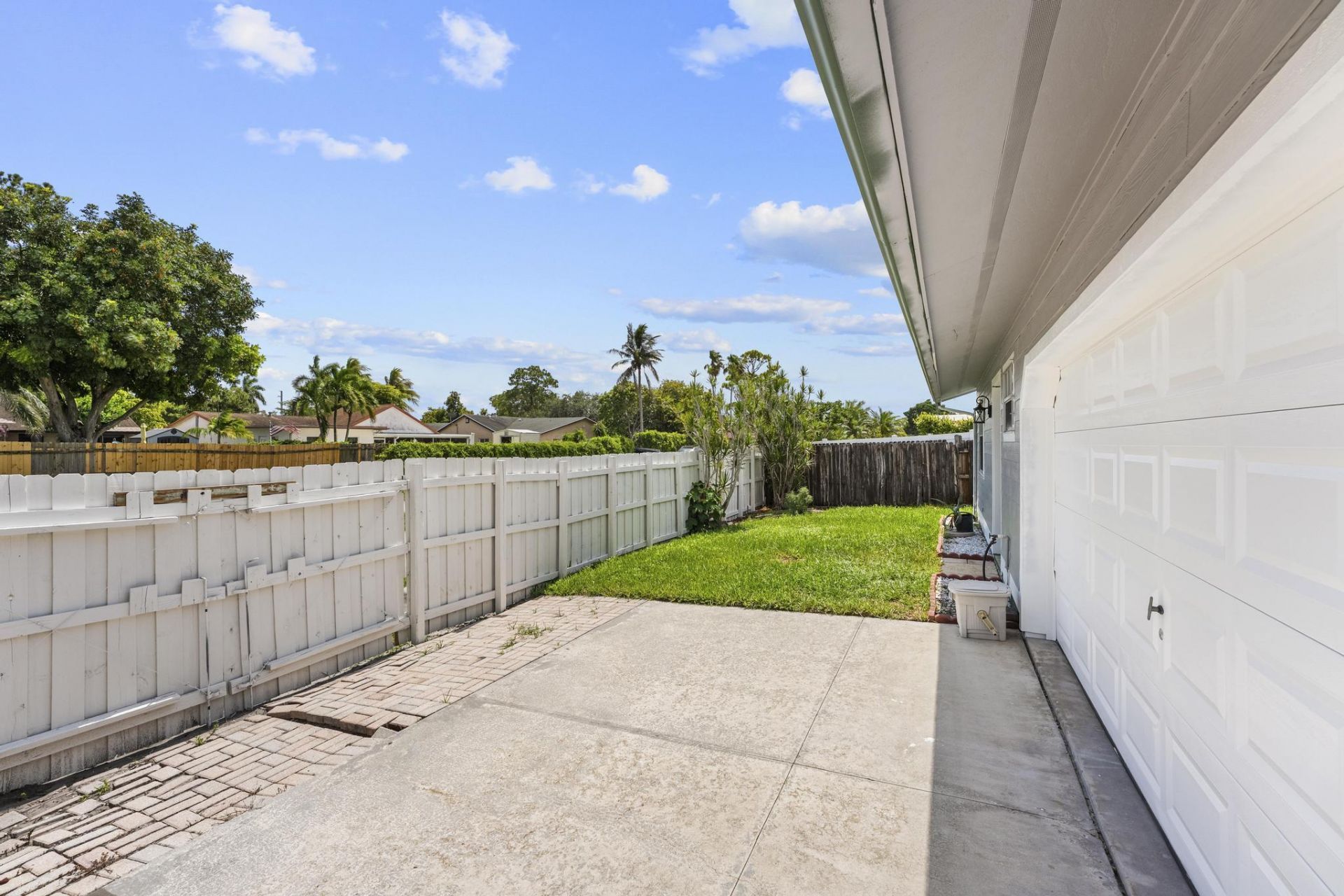 5016 El Claro Circle, West Palm Beach, FL 33415 Photo