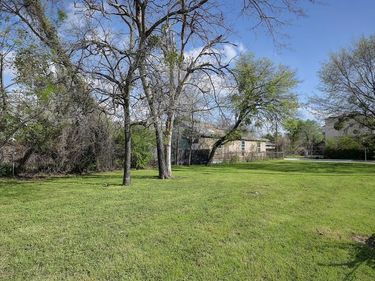 1525 Nomas Street , Dallas, TX 75212
