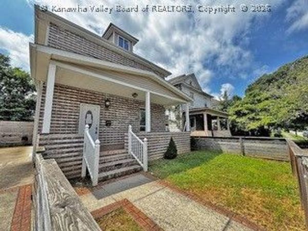 1945 10th Avenue, Huntington, WV 25701