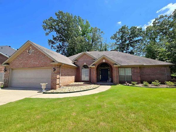 210 Deauville Drive, Maumelle, AR 72113