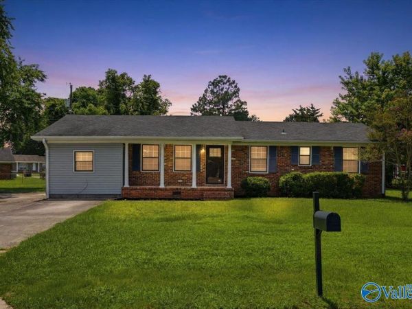 201 Larkwood Drive SW, Decatur, AL 35601