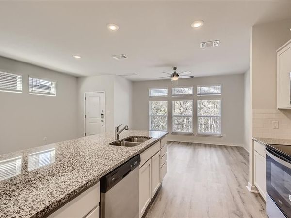 605 W South ST, Unit 211, Leander, TX 78641