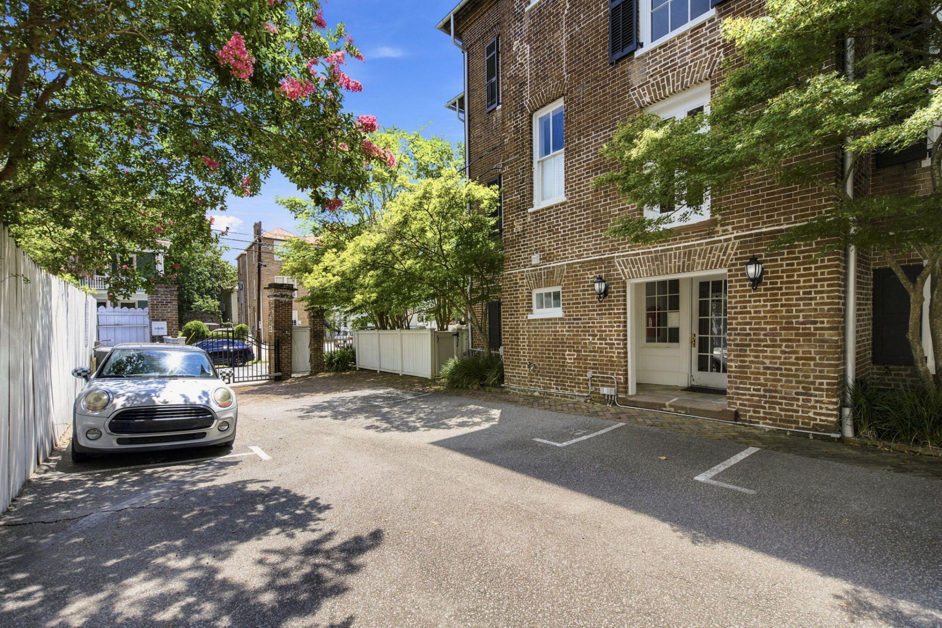 214 Calhoun Street Photo 24
