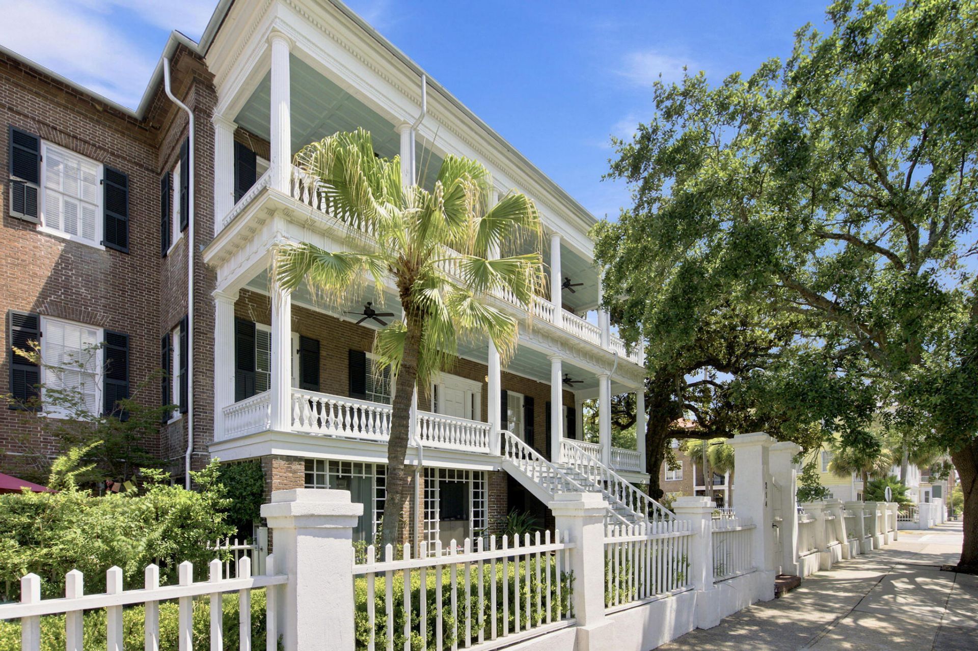214 Calhoun Street Photo 4