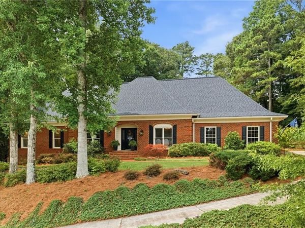 1040 Finnsbury Drive, Roswell, GA 30075