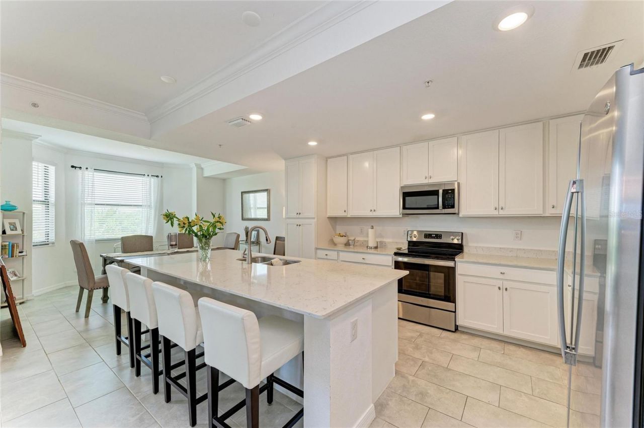 18008 Gawthrop Drive, Unit 302, Bradenton, FL 34211 Photo