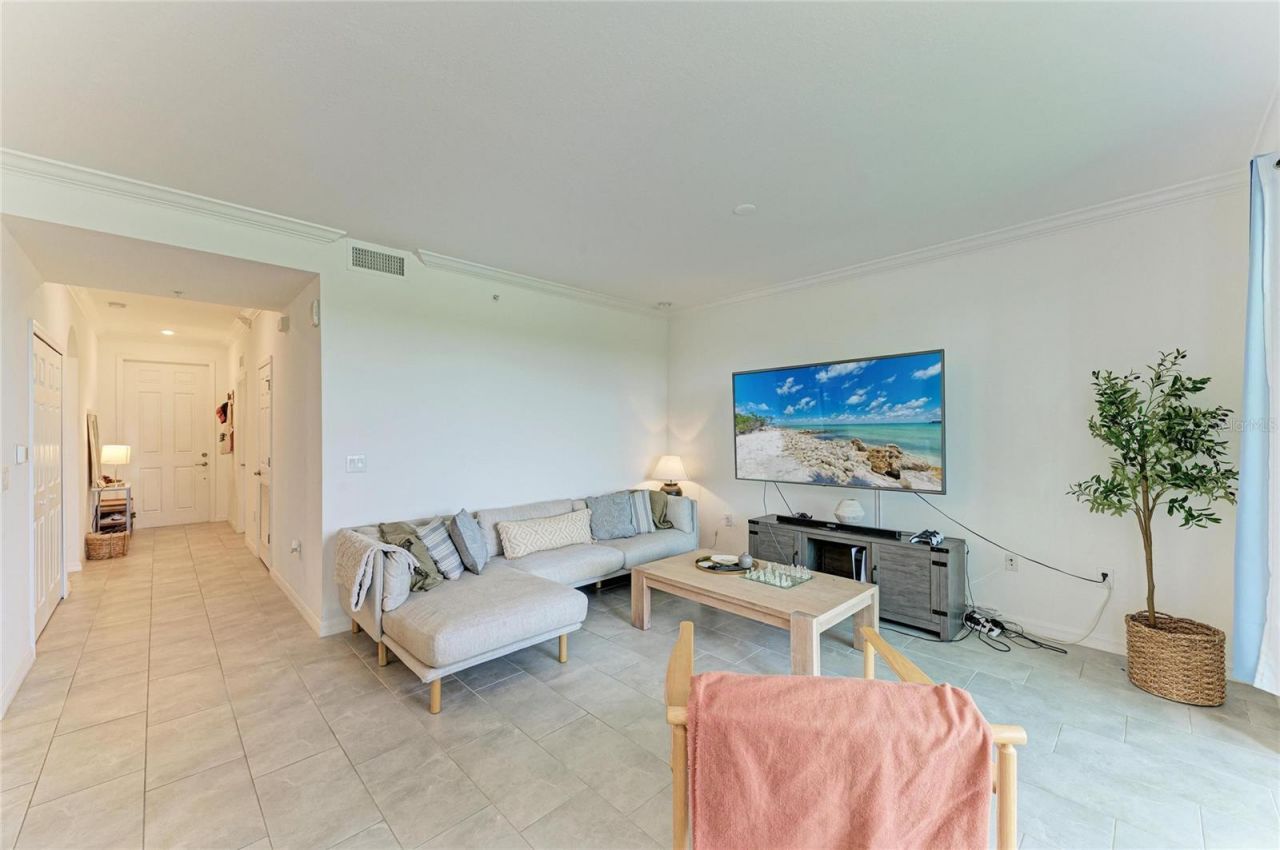 18008 Gawthrop Drive, Unit 302, Bradenton, FL 34211 Photo
