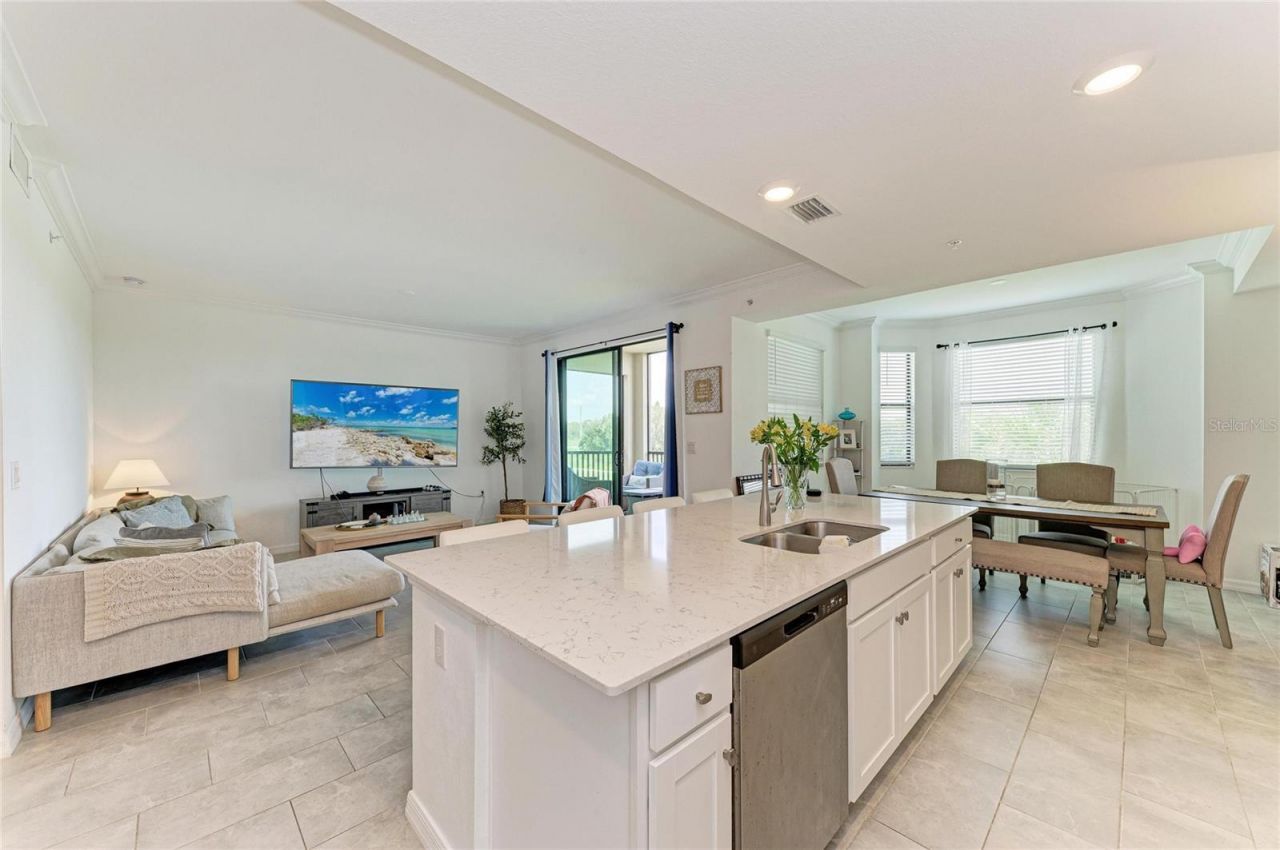18008 Gawthrop Drive, Unit 302, Bradenton, FL 34211 Photo