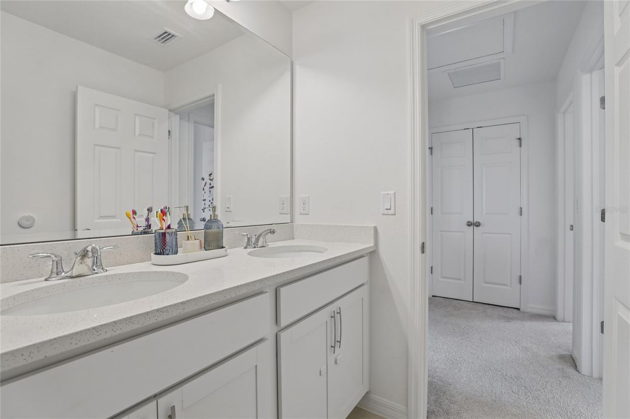 1581 Swan Swim Drive, Davenport, FL 33837 Photo