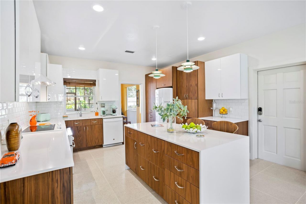 2217 Brevard Road Ne, Saint Petersburg, FL 33704 Photo