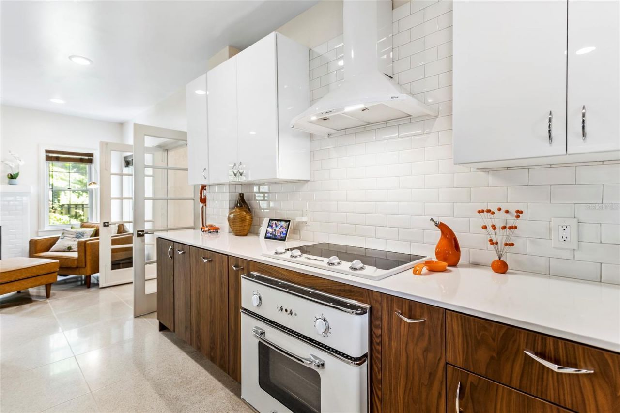 2217 Brevard Road Ne, Saint Petersburg, FL 33704 Photo