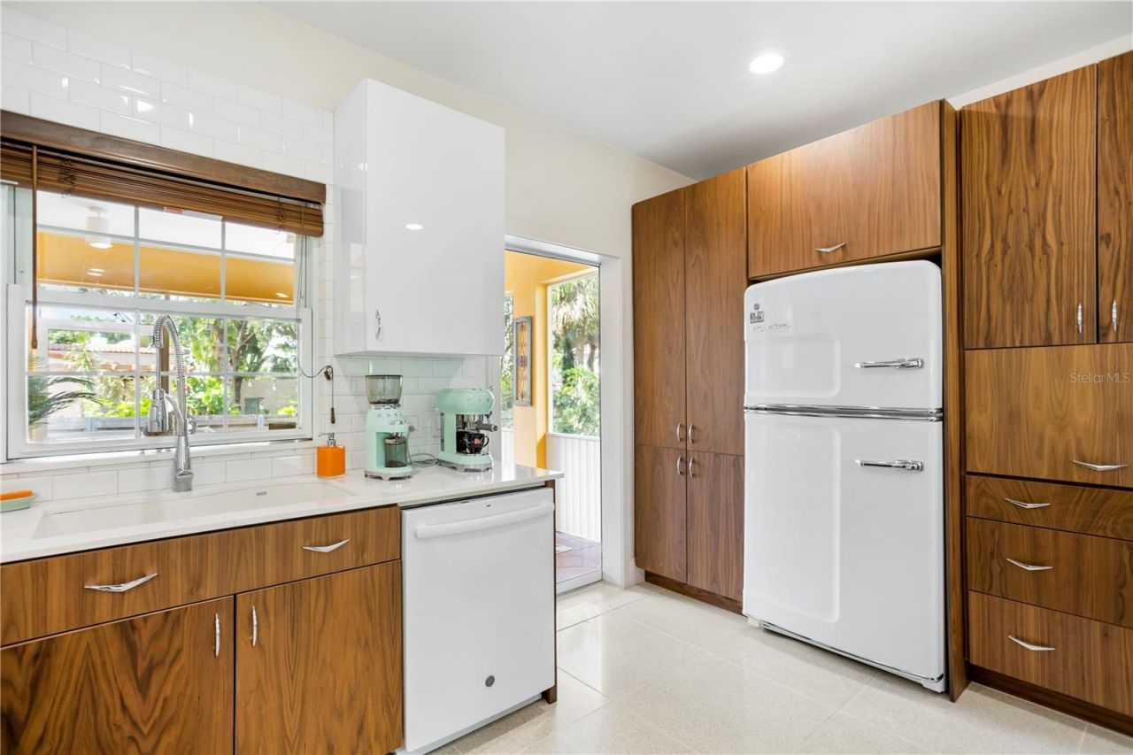 2217 Brevard Road Ne, Saint Petersburg, FL 33704 Photo