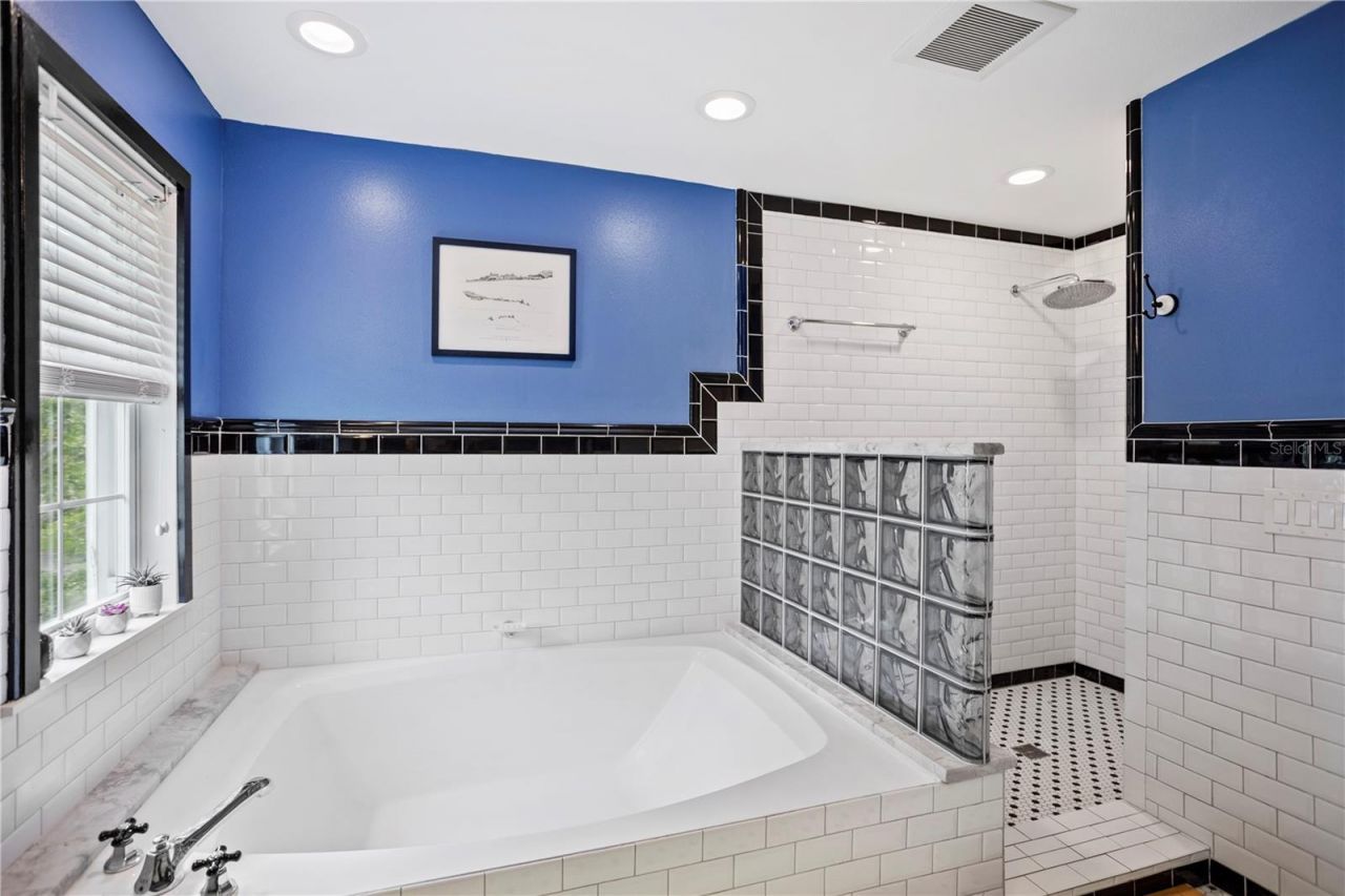 2217 Brevard Road Ne, Saint Petersburg, FL 33704 Photo