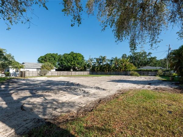 1020 SNELL ISLE BOULEVARD NE, ST PETERSBURG, FL 33704