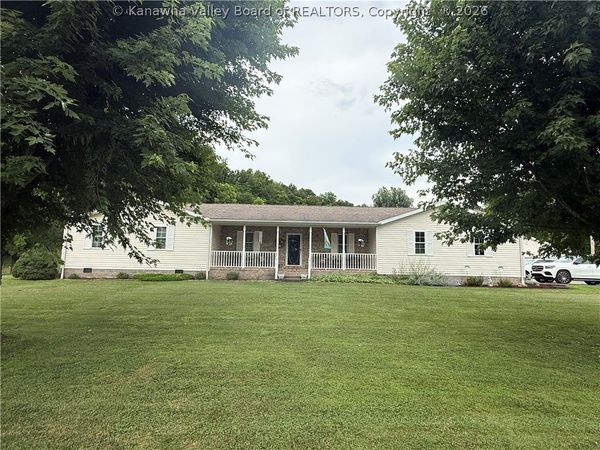 17 Random Road, Ripley, WV 25271