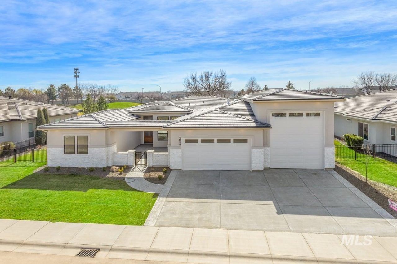 2398 N Serveriano Ave, Eagle, ID 83616 Main Photo