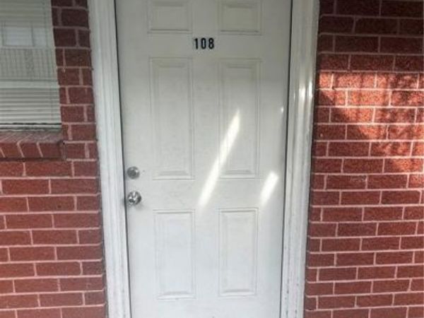 709 N ROBERTSON Street , Unit 108, Chalmette, LA 70043