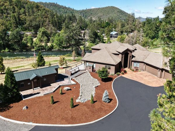 1600 N Second Avenue, Gold Hill, OR 97525