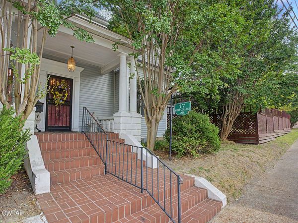 17 W College Street , Brownsville, TN 38012