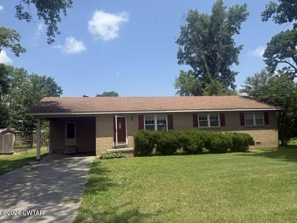636 Clifft Street , Bolivar, TN 38008