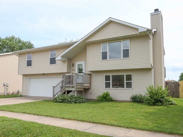 1917 Lakeside Dr, Iowa City, IA 52240