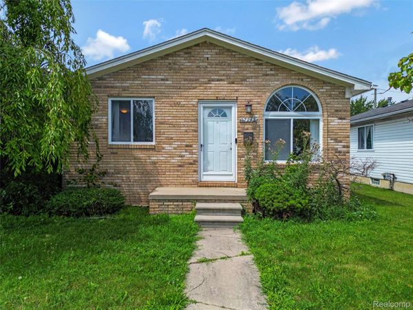 17245 Martin Road, Roseville, Mi 48066