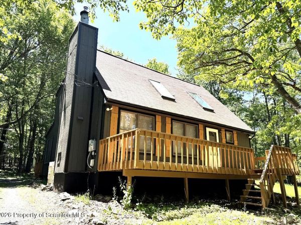 2204 Doe Drive, Long Pond, PA 18334