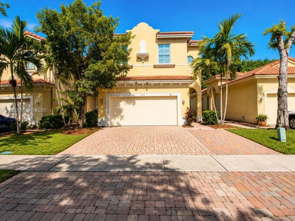 1030 NE 37th Ave , Homestead, FL 33033