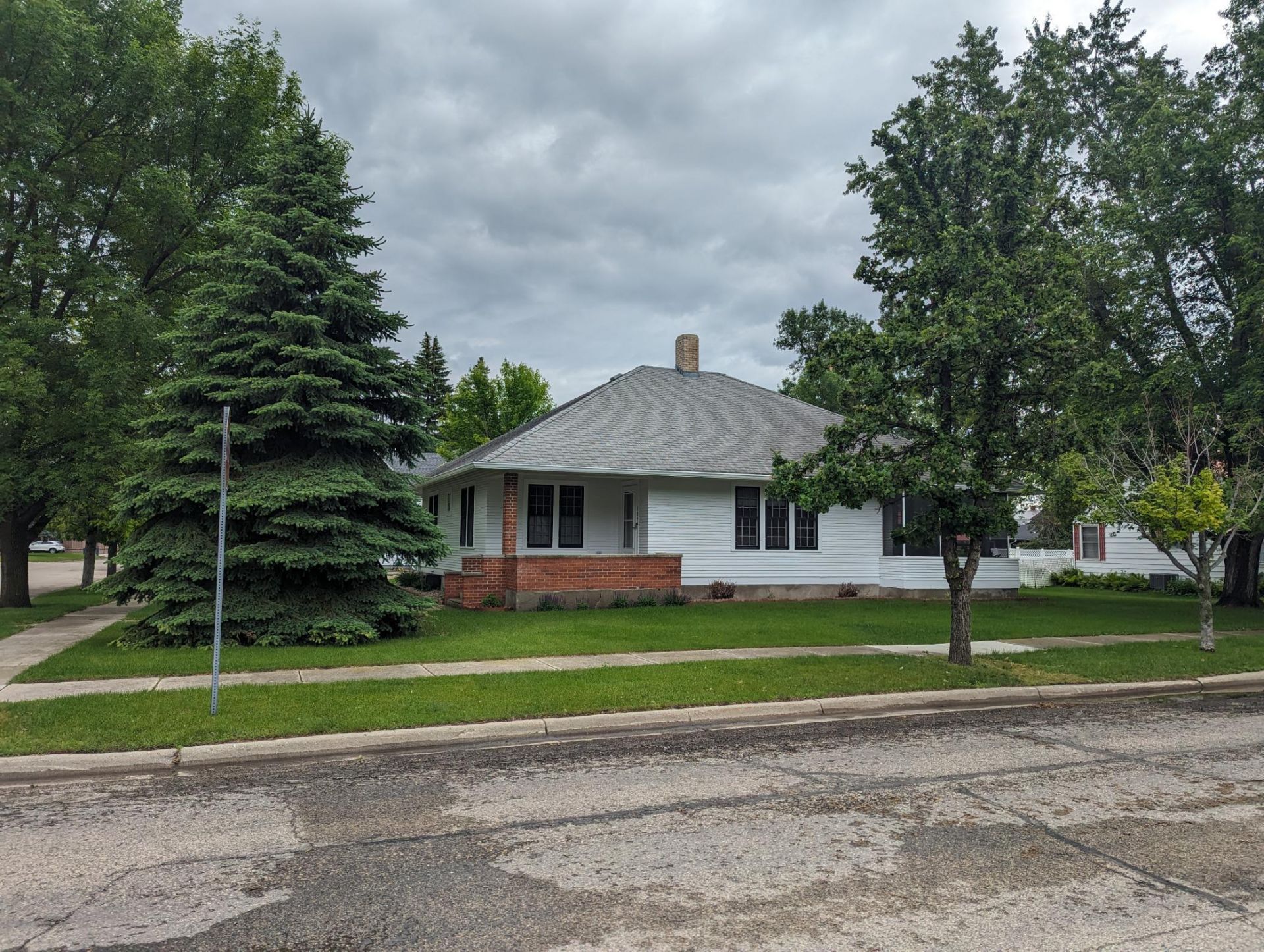 107 7th Avenue W primary photo
