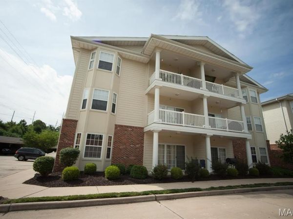 121 Saint James , St Peters, MO 63376