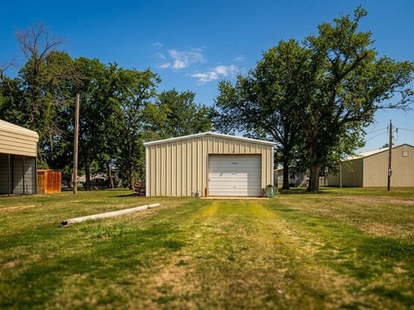 454 W Lakeview Avenue , Vinita, OK 74301