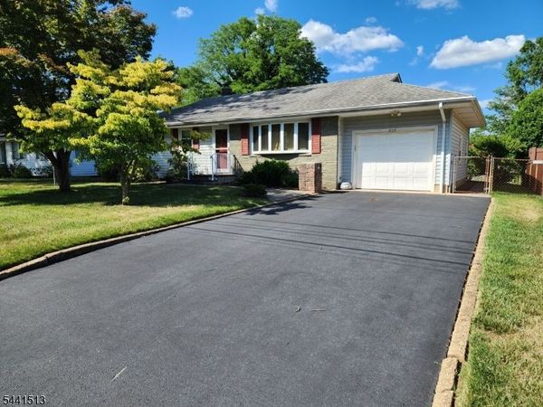 615 Ashland Rd, Middlesex, NJ 08846