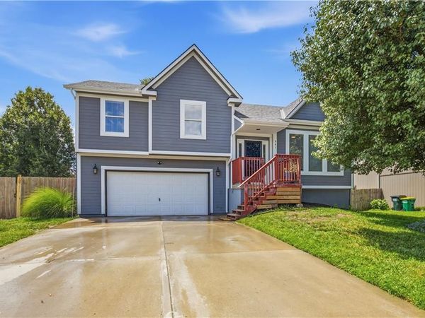 961 Oak Crest Drive, Gardner, KS 66030