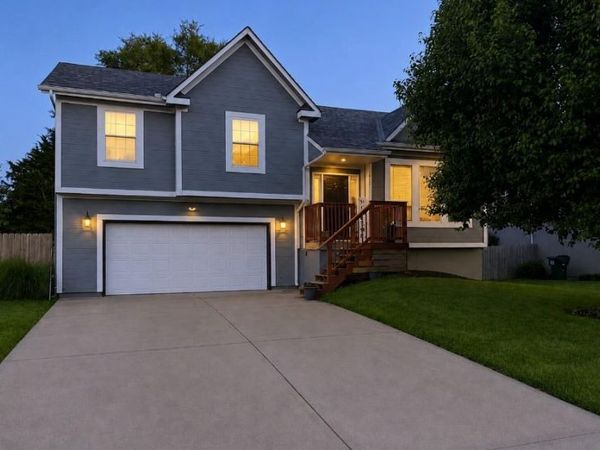 961 Oak Crest Drive, Gardner, KS 66030
