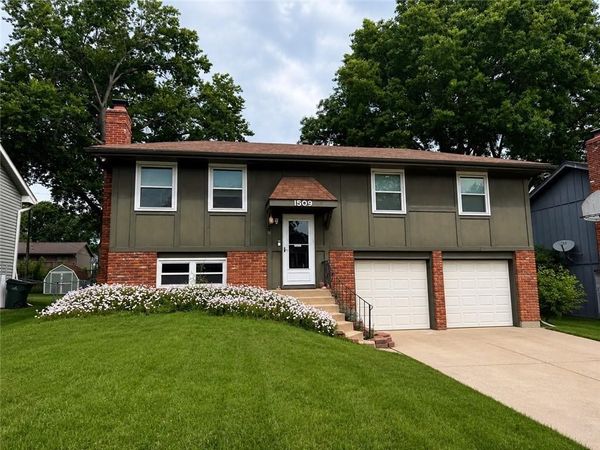 1509 Scarborough Street, Olathe, KS 66062