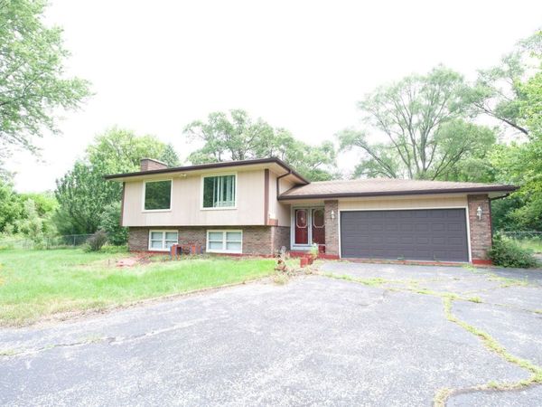 3914 Raycraft Road, Woodstock, IL 60098