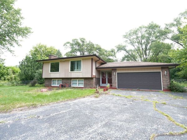 3914 Raycraft Road, Woodstock, IL 60098