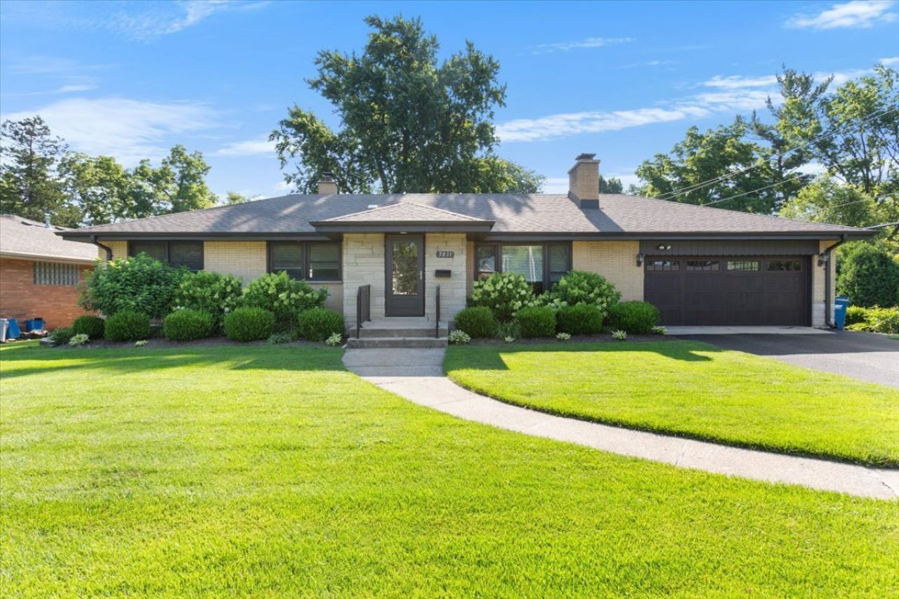 5831 Washington Street, Downers Grove, IL 60516