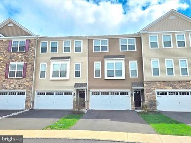 1045 CHAPMAN CIRCLE, HATFIELD, PA 19440