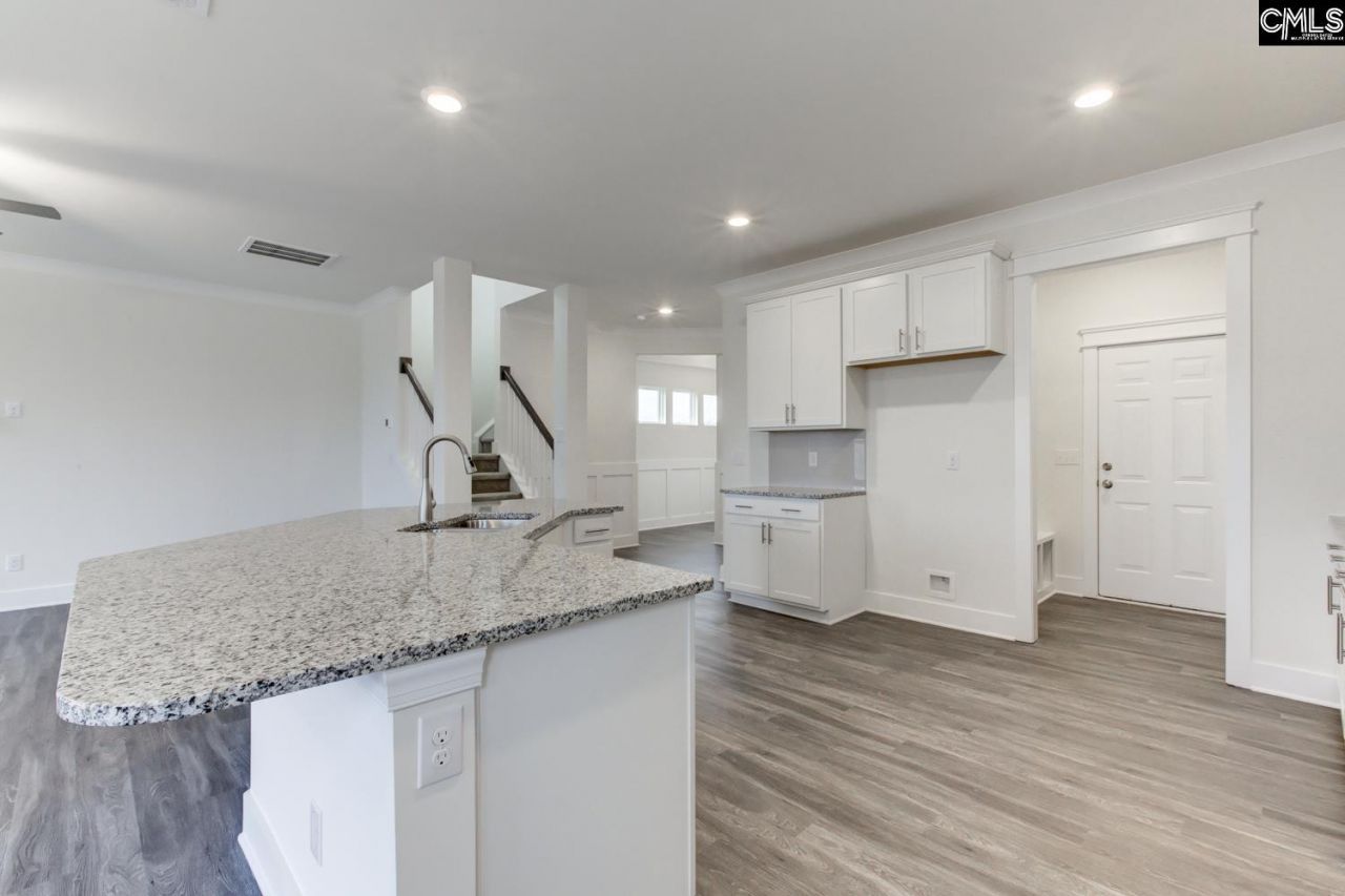 643 Thunder Gulch Avenue Photo 9