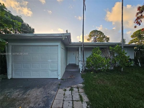 722 S E St , Lake Worth, FL 33460