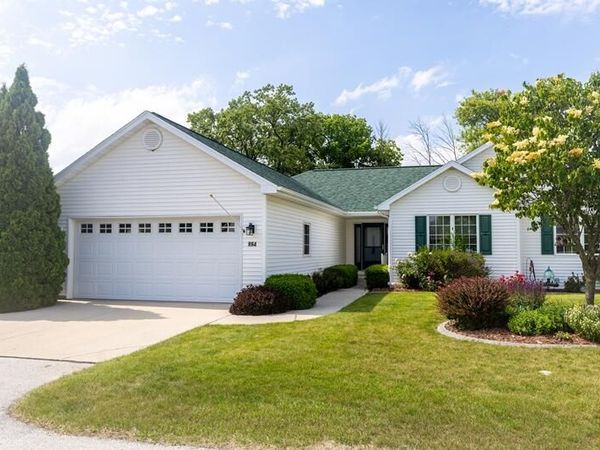 864 Eagles Way, Plymouth, WI 53073